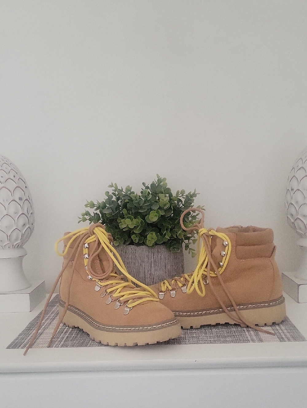 Madden Girl Wheat Lace-Up Hiking(Tipperr) Boots with Yellow Laces SZ 8.5